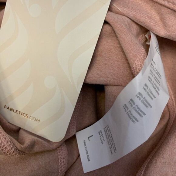 Fabletics Leggings Capri 19” inseam - Picture 9 of 12